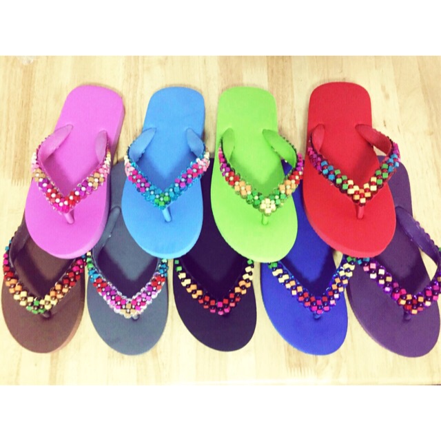 ลดราคา รองเท้าแตะแฮนด์เมด ปักลายลูกเต๋า พื้นหนานุ่ม ค่าส่ง20บาทเท่านั้น