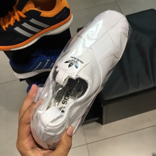 Adidas slip on สีขาว