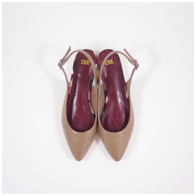 รองเท้าจากร้าน cnkshop  ไซค์35 ยาว 22.5 เซน