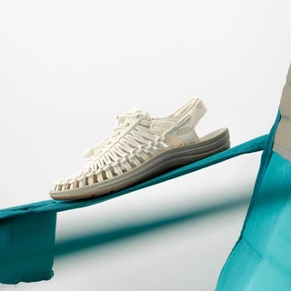 [ส่วนลด30% 30XTRA87] [2026 ไม่มีโลโก้ K ที่หน้ารองเท้า] Keen UNEEK Whitecap/Cornstalk
