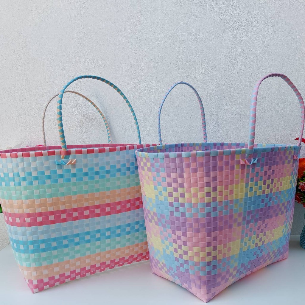 กระเป๋าสานเส้นพลาสติกสวยๆ ซุปเปอร์จัมโบ้ กว้าง25.5ยาว46สูง37CM ขอบปากกระเป๋า