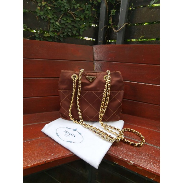 กระเป๋าสะพายไหล่PRADAแท้​ มือสองสภาพดี📍ขายแล้วค่ะ📍🙏🙏