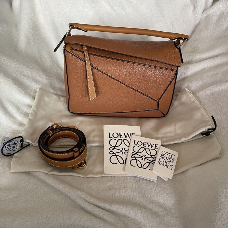 กระเป๋าคัดตู้ญี่ปุ่นมือสอง LOEWE Puzzle bag