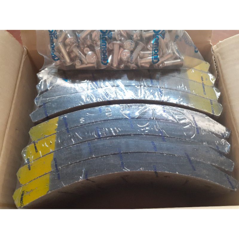 ผ้าเบรคหน้า ISUZU FVM(300,360HP)มี8ชิ้นพร้อมหมุด