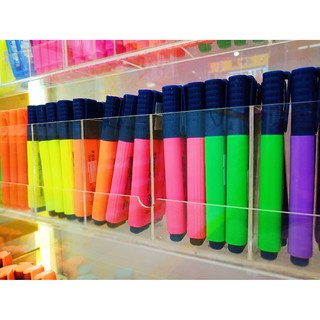 ปากกาไฮไลท์ Staedtler  ราคา 35 บาท