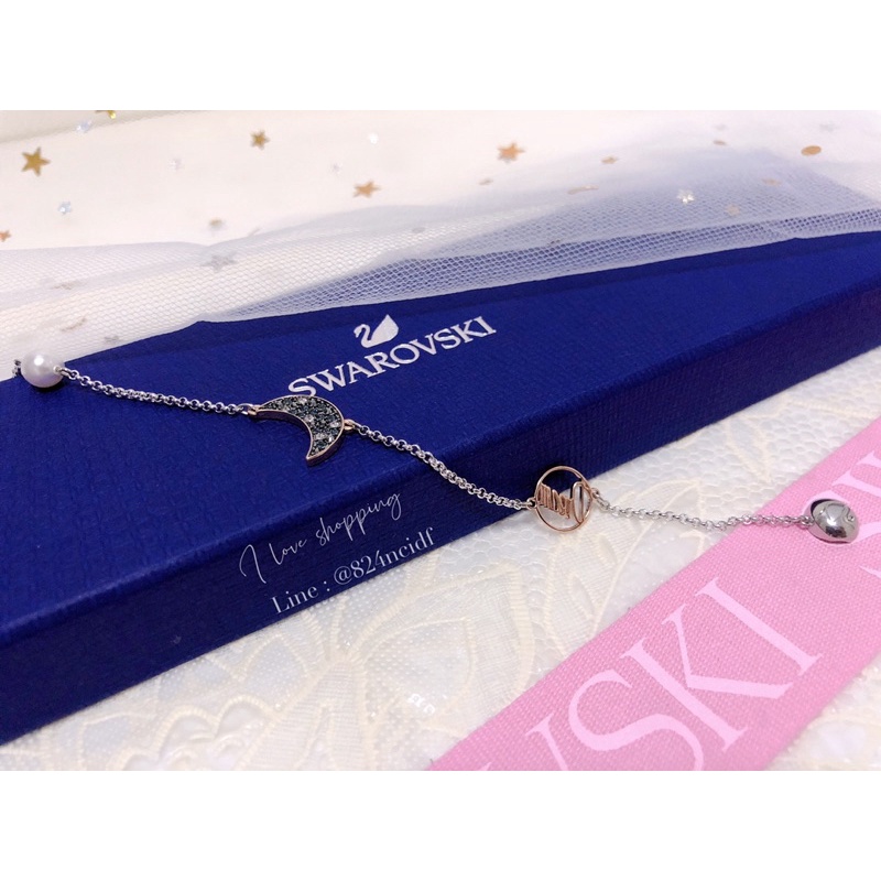 Sale สร้อยข้อมือ Swarovski remix collection แท้ อุปกรณ์ครบ มีลายพระจันทร์กับขนนกสีดำ