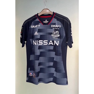 เสื้อกีฬาแขนสั้น ลายทีม Yokohama Marinos Commemorative Edition JERSEY fans version 2022-23 Japane League JERSEY