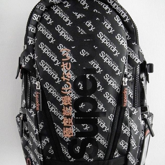 ส่งต่อ-กระเป๋าเป้ Superdry Reflective Tarp Backpack ลดแรง 50%