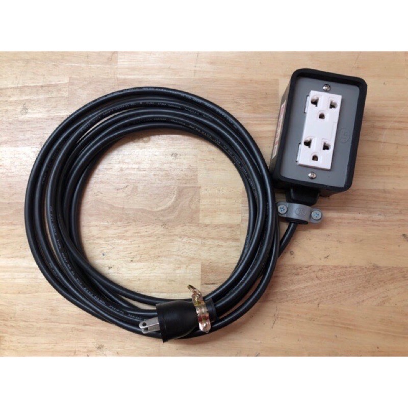 ปลั๊กคู่กราวน์ 2ช่อง พร้อมใช้งาน ขนาด 2x1.5 aqmm.