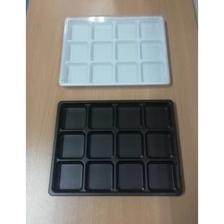 กล่องพลาสติก 12 ช่อง กล่องใส่ขนม 12 ช่อง ฐานสีขาว,สีน้ำตาล [ แพ็ค 50,100 ชุด ]