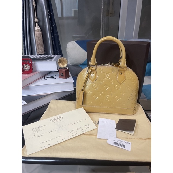 authentic brandname bags Used Louis Vuitton AlmaBBMonogram Vernis กระเป๋าหลุยส์อับม่าบีบีหนังแก้วสีเหลือง มือสอง100%