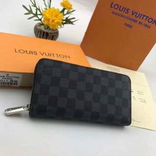 Louis Vutton เกรด Mirror  ราคา1490 บาท อุปกรณ์ตามรูปถ่าย