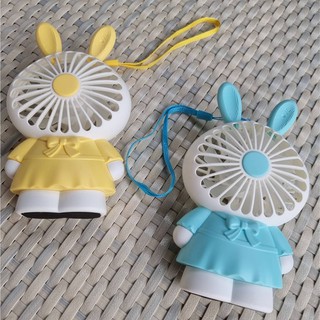 พัดลมพกพา MINI CUTE FAN ลายการ์ตูน ใบพัดยาว 3 นิ้ว ปรับแรงลมได้ 2 ระดับ มีไฟในตัว ชาร์จไฟได้ผ่านPort MICRO USB  มีสายคล้