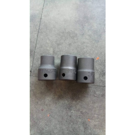 ลูกบล็อก ( ชุดบล็อก, ลูกบล็อกถอดน็อตชำรุด ) ของ Koken ขนาด 4 หุน มี 3 ขนาด 17,19, 21 มิลลิเมตร