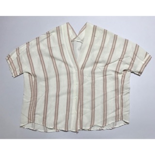 เสื้อขาวลายทางชมพูกระดุม