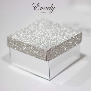 Luxury Silver Gift Box | กล่องของขวัญแบบไฮโซ สีเงิน