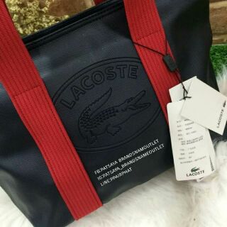 LACOSTE mini tote basicsแท้💯outlet
กระเป๋าทรงคลาสสิกจากแบรนด์ลาคอส รุ่นเบสิค โทนสีดำและแดง