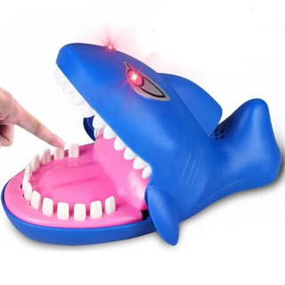 ﻿MOMMA ตื่นเต้นสุด แสง เสียง เกมส์ จอว์ส ปลาฉลาม จอมกวน งับนิ้ว (Light &amp; Sound Jaws Shark Dentist Biting Her)