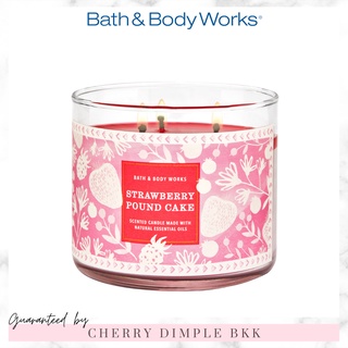 🍒ของแท้·ส่งไว·ถูก🍒BATH AND BODY WORKS เทียนหอม "Strawberry Pound Cake" 3-wicks CANDLE ขนาดใหญ่ 3 หัวจุด