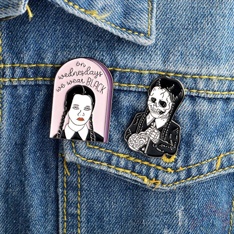 &gt; Ready Stock &lt; ❉ The Addams Family Pins ❉ 1Pc Wednesday Addams Metal Collection Brooches Pins