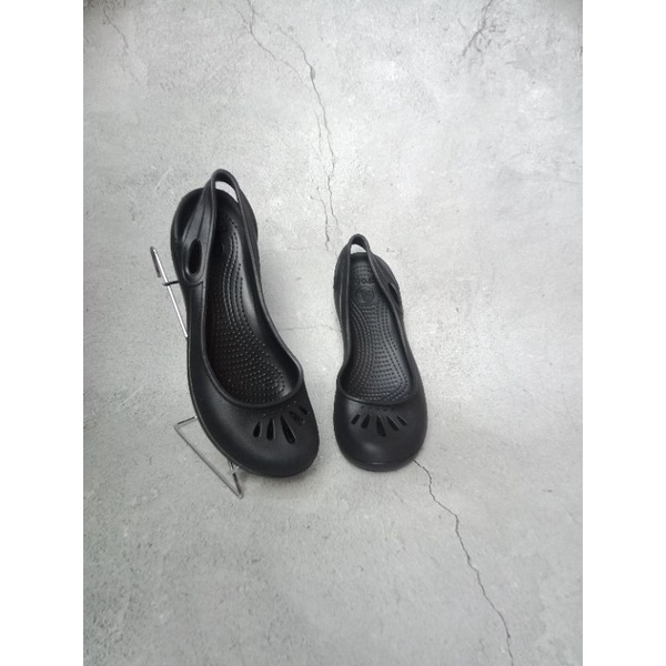 รองเท้าcrocs มือสอง ทรงคัชชูของเเท้