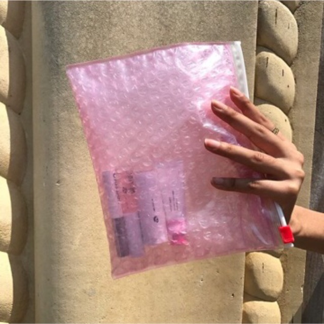 พร้อมส่ง) glossier pink pouch beautyboxs ThaiPick