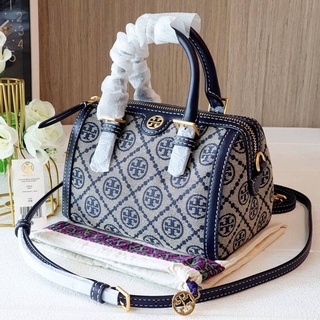 🎀 (สด-ผ่อน) กระเป๋าทรงหมอน 7 นิ้ว สี NAVY TORY 82939 TORY BURCH T MONOGRAM JACQUARD MINI DUFFLE  BAG