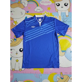 เสื้อกีฬา umbro ราคาป้าย 590  ลดเหลือ 250 บาท