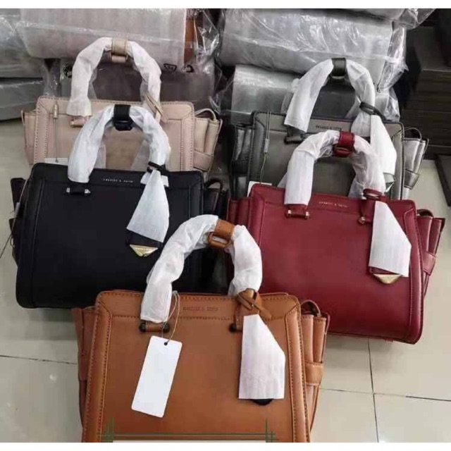 ราคาพิเศษ 🔥💕Chales and Keith 12” งานแท้ outlet⚡️ 🚩