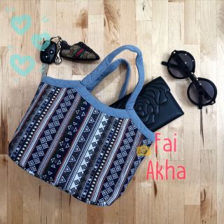 FAI​ AKHA -​ lunch bag กระเป๋าผ้า​ทอมือ​ ลายพื้นเมือง​ ขลิบสีฟ้า​ มี​ 2 ลาย​ ลายละ1ใบ