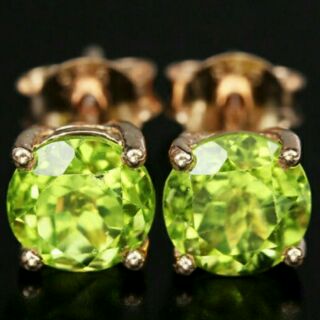 ต่างหูเงินแท้925พลอยเพอริดอท peridot น้ำหนัก1.89 กะรัต สวยไฟดีค่ะ