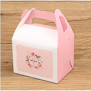 กล่องเค้กแบบหูหิ้วพร้อมถาดรองขนม 11.5x8.5x8.5 cm.