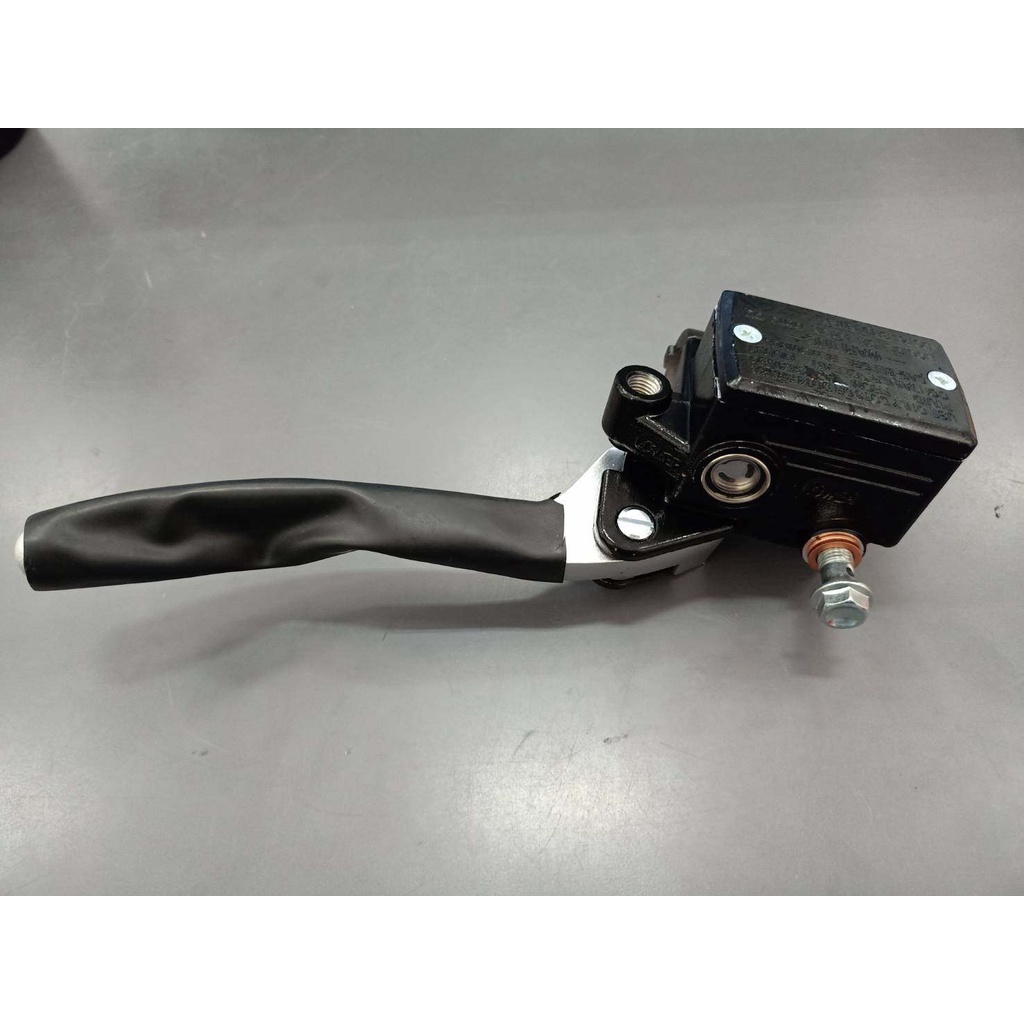 Brake System 1050 บาท ชุดแม่ปั้มเบรคหน้าบนขวา  Legend Gentleman Motorcycles
