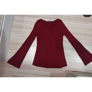 เสื้อไหมพรม Uniqo size S สีเลือดหมู มือ2