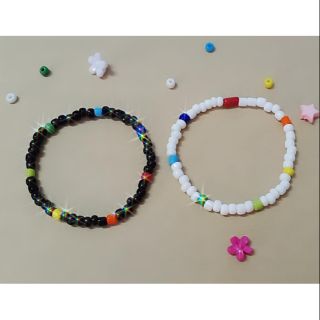 สร้อยข้อมือลูกปัดเกาหลีๆ น่ารักมาก ราคา 15 บาท