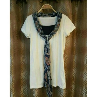 เสื้อตัวยาวแต่งผ้าพันคอ