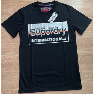 ของใหม่😝🥳เสื้อยืดคอกลมแขนสั้น Superdry Size S มีมา 2 สีค่ะ ดำ ขาว ป้ายแท็คติดมากับตัวเสื้อ