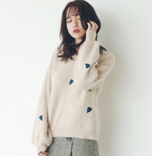 พร้อมส่ง เสื้อสเวตเตอร์ปักลายหัวใจ