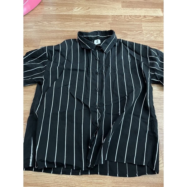 เสื้อเชิ้ตตารางตรงแบนNPVคอปกแขนสั้น มีตำหนินะค่าเเต่ซ่อมได้งานแบรนด์แท้