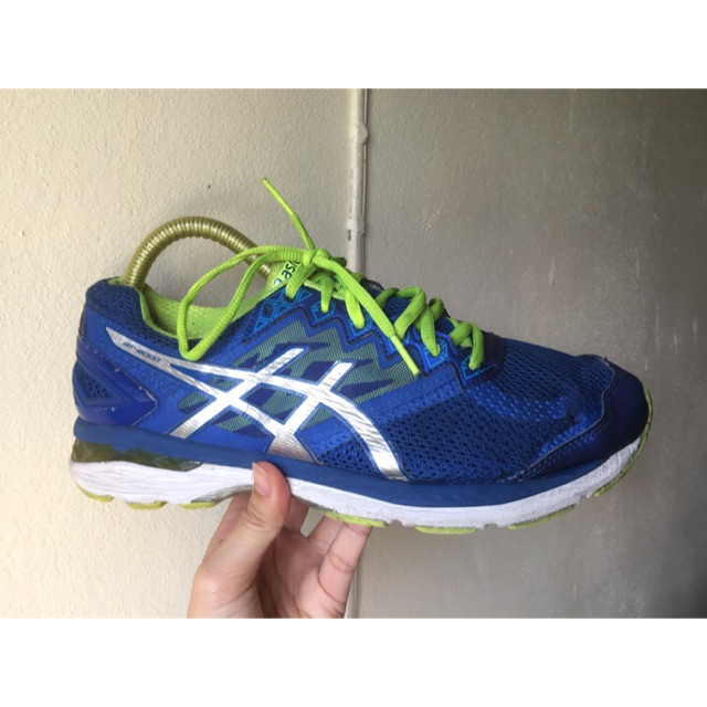 รองเท้า asics มือสอง