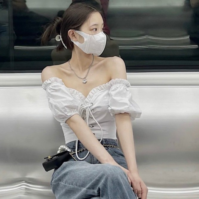 ผู้หญิงเกาหลี Top Palace Retro One-line tshirt คอที่ไม่มีสายหนัง Lace-up สั้นพัฟแขนเสื้อสุภาพสตรีสูง