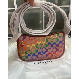 พร้อมส่ง Coach Swinger In Rainbow Signature Canvas