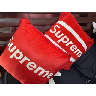 หมอนอิง Supreme สีแดง