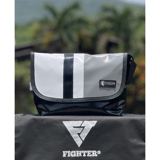 Fighter กระเป๋าสะพายข้างลายเทาขาว(พร้อมส่ง)โลโก้ใหม่