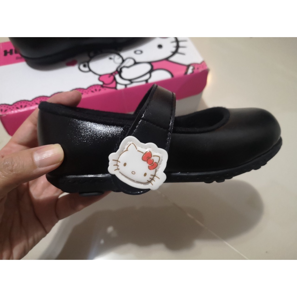 รองเท้านักเรียนหญิง Sanrio Hello Kitty รองเท้านักเรียน คิตตี้ แบบแปะ ตีนตุ๊กแก มือสอง ใหม่มาก