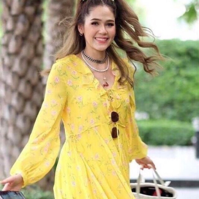 เดรสเหลือง ป้าย vegus