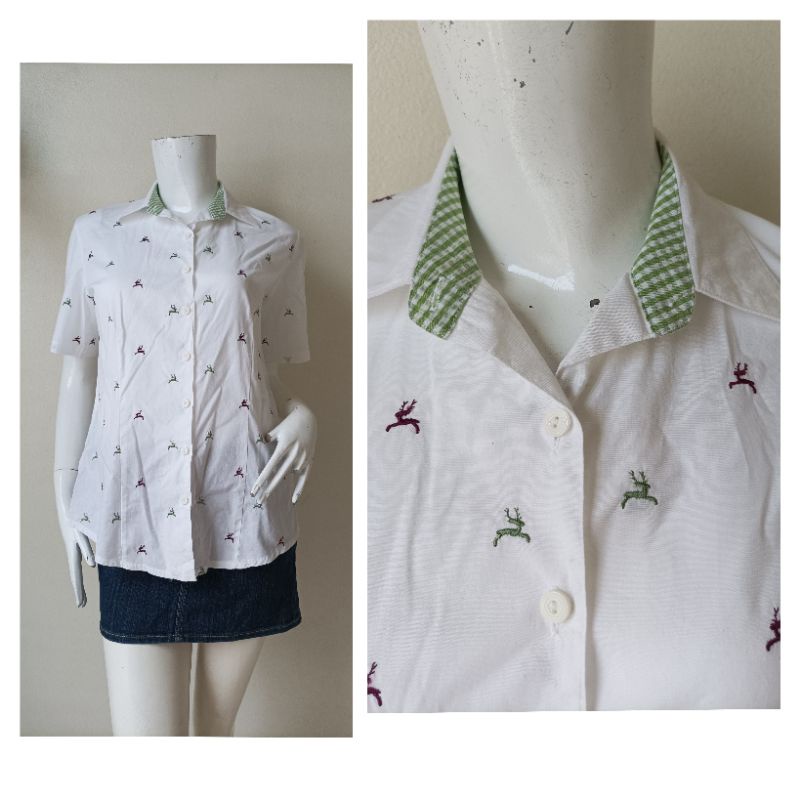 เสื้อเชิ้ตสีขาว ปักลายกวางเรนเดียร์ ผ้าคอตตอนไม่ยืด Size 36 MADE IN EUROPE รอบอก 38 นิ้วค่ะ