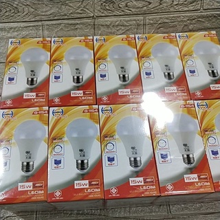 หลอดไฟ LED 15 วัตต์ 1 แพ็ค 10 หลอดราคา 300 บาท