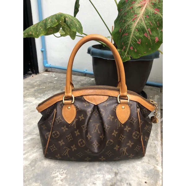ส่งต่อ Used LV Tivoli pm ปี08 มีตำหนิสภาพใช้งานผ่านการสปา
