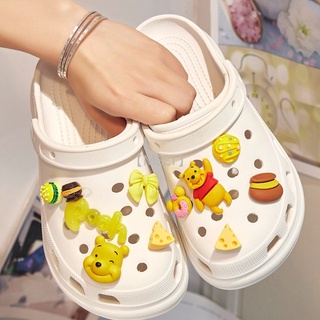 CROCS [MEET] อุปกรณ์เสริมหัวเข็มขัด ลายการ์ตูนหมีพูห์ สําหรับตกแต่งรองเท้า DIY